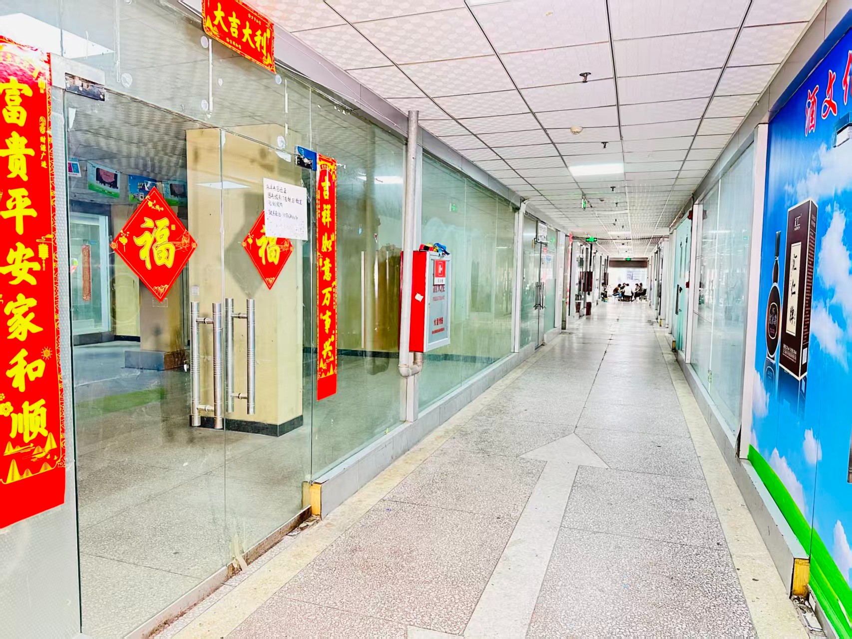 五环街园区位于洛阳市老城区春都路商贸核心区域，周边商业氛围成熟，交通便利，配套完善。依托传统副食品商贸资源，园区具备良好的经营基础和人气优势，是企业办公、商品展示、批发零售及创业发展的理想选择。